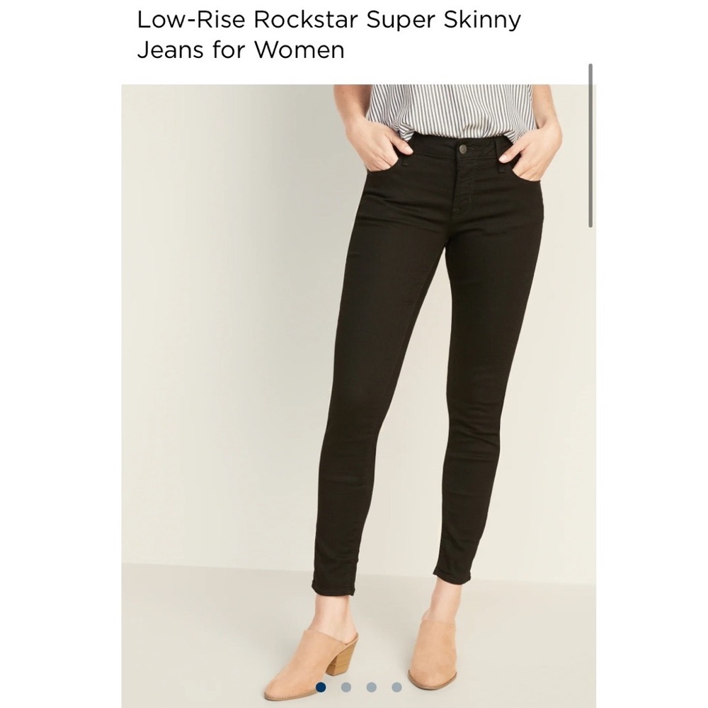 Low-Rise Rockstar Super Skinny Jeans